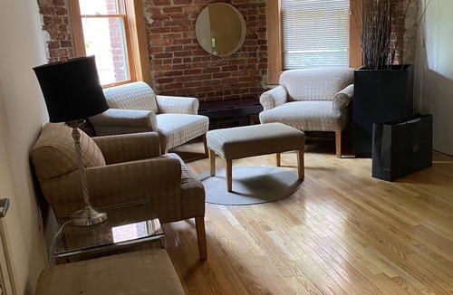 Burleith - Hillandale Apartment | Georgetown Upper fun loft with exposed bricks