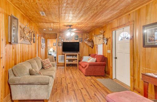 Wray House | Georgia Lakefront Cabin w/Fire Pit + Grills!