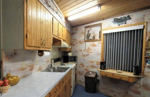 Claxton Cabin | Georgia's Family-Friendly Octagon Cabin Getaway in Claxton