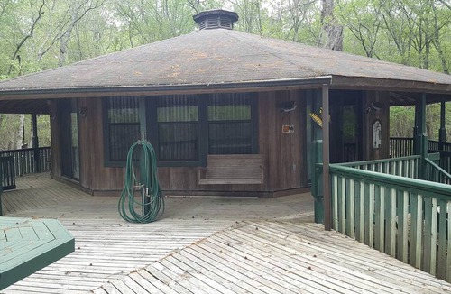 Claxton Cabin | Georgia's Family-Friendly Octagon Cabin Getaway in Claxton