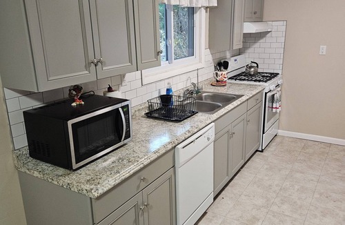 Glen Burnie House | Glen Burnie Hideaway - Pet friendly with easy access to multiple attractions.