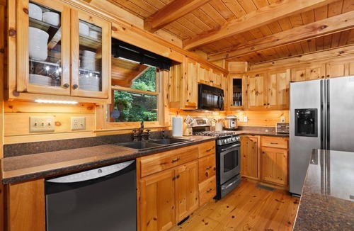 Banner Elk Cabin | Glow Arcade Getaway w/Hot Tub Kids Safari Pets Fire Pit Luxe Amenities