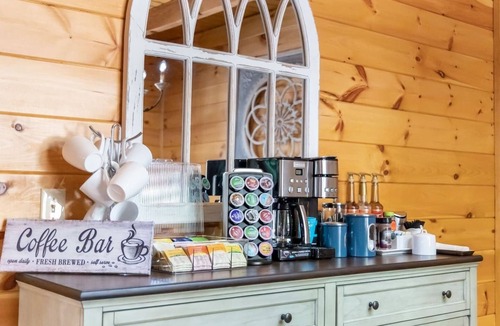 Banner Elk Cabin | Glow Arcade Getaway w/Hot Tub Kids Safari Pets Fire Pit Luxe Amenities