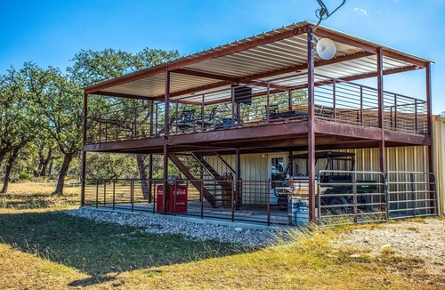 Fredericksburg House | Gold & A Ranch | Scenic Country Retreat