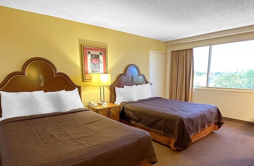 Charlotte Hotel | Golden Green Hotel by OYO Charlotte