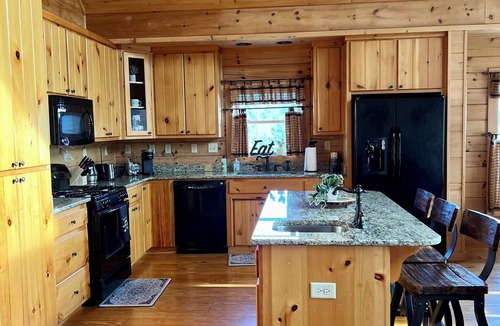 Lake Lure Cabin | Golden Pines - Rumbling Bald luxury cabin: sunsets, views, on golf course, wine.