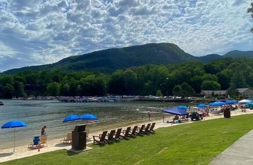 Lake Lure Cabin | Golden Pines - Rumbling Bald luxury cabin: sunsets, views, on golf course, wine.