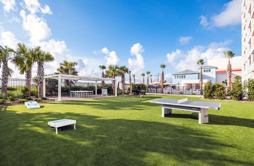 Wilmington Beach Hotel | Golden Sands Carolina Beach Oceanfront, Tapestry by Hilton