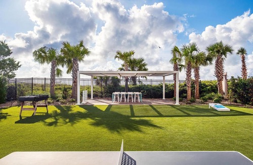 Wilmington Beach Hotel | Golden Sands Carolina Beach Oceanfront, Tapestry by Hilton