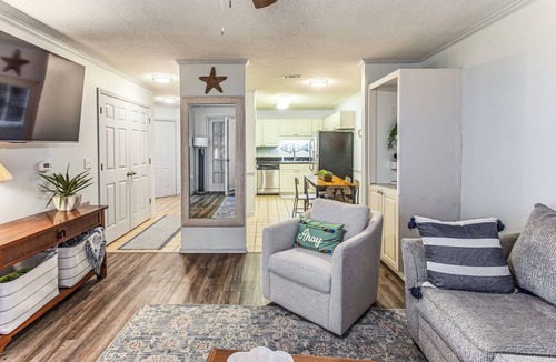 Vaught Condo | Golf Cart & Pool Access! Condo in Myrtle Beach