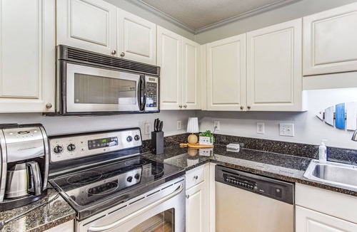Vaught Apartment | Golf Cart & Pool Access! Condo in Myrtle Beach