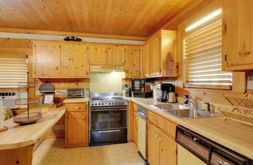 Gracewood House | Golfer's Getaway: Hephzibah Home w/Pool Access