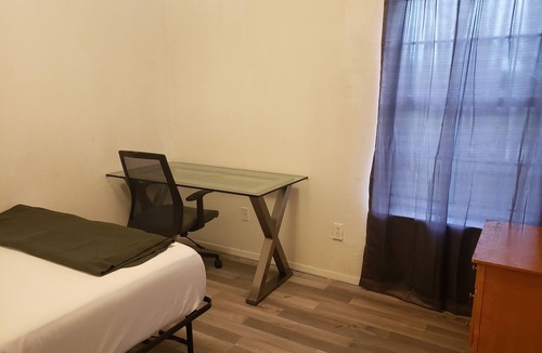 Southeast Houston Bed & Breakfast | Good price, private room, central Houston