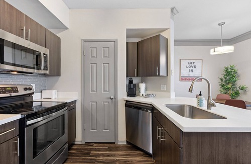North Burnet Apartment | Gorgeous 1BR Next to the Domain hxlo