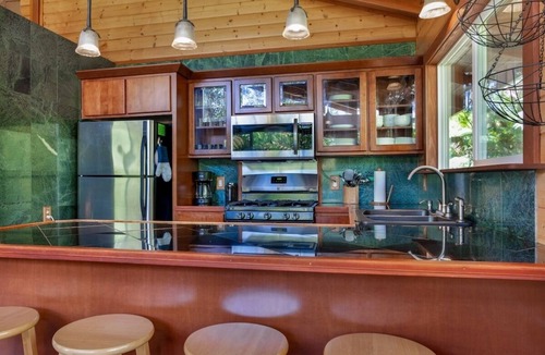 Volcano House | Gorgeous 3bd/2ba villa with covered patio, ping pong table, BBQ & playground