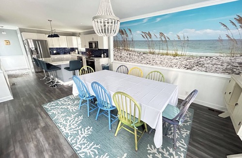 Ocean Isle Beach Cottage | Gorgeous 4 bedroom Home new decking and outdoor space
