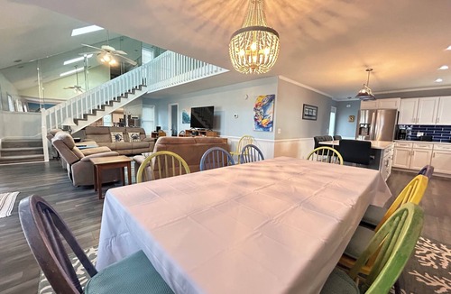 Ocean Isle Beach Cottage | Gorgeous 4 bedroom Home new decking and outdoor space