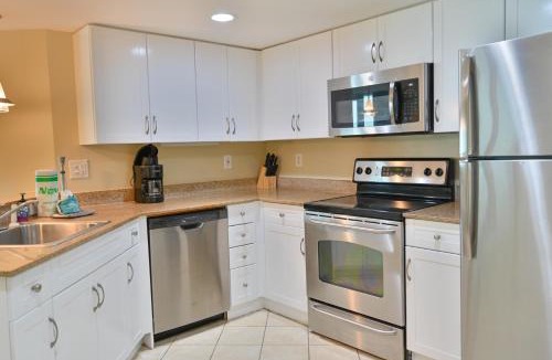 Downtown Myrtle Beach Apartment | Gorgeous Condo 3 Br 3 Balconies SB 11th Floor