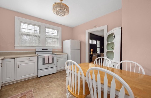 Oakhurst Apartment | Gorgeous & Cozy 2BR Modern Farmhouse Apartment Minutes to Uptown Charlotte