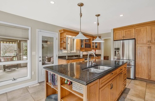 Queenstown House | Gorgeous Creek Side Ranch-Style Estate With Dock