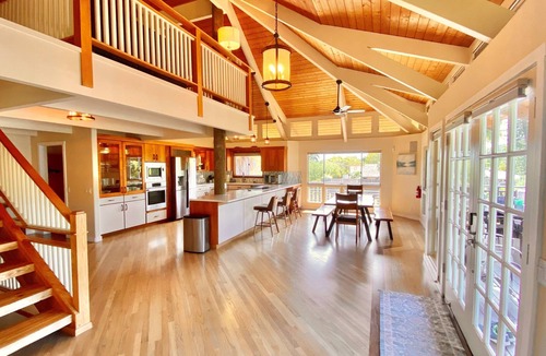 Halama Street House | Gorgeous Home Across from Beach - 5 BR + Opt. Cottage/4 Bath/AC