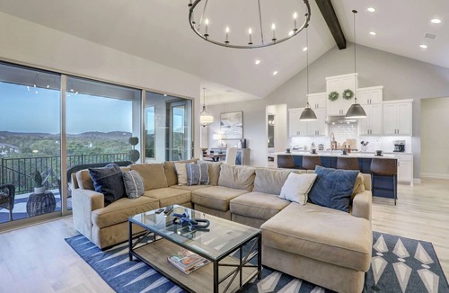 Leander House | Gorgeous home on a hill with amazing hilltop views, near the lake