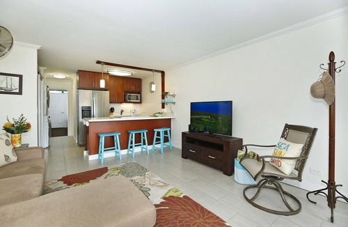 Waikiki Condo | Gorgeous Ko'olau Mountain and Golf Course Views! FREE Wi-Fi and Parking!