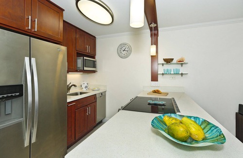 Waikiki Condo | Gorgeous Ko'olau Mountain and Golf Course Views! FREE Wi-Fi and Parking!