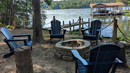 Mineral House | Gorgeous Lakefront Escape - New Renovations