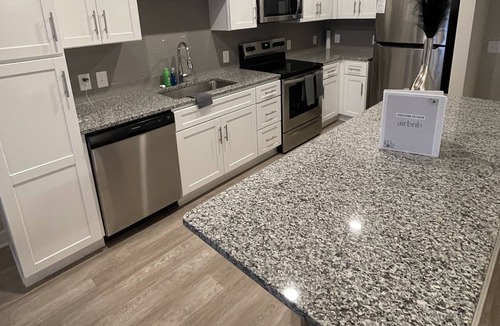 Glen Allen Apartment | Gorgeous Luxury 1 Bed 1 Bath