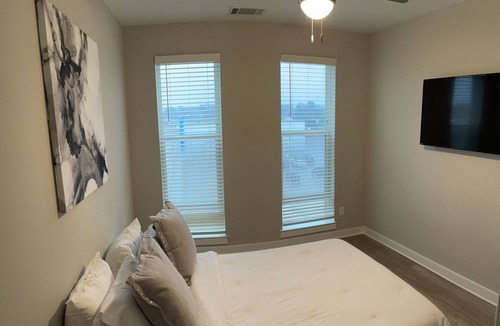 Glen Allen Apartment | Gorgeous Luxury 1 Bed 1 Bath
