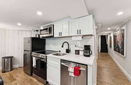 Bloomingdale Apartment | Gorgeous renovation 2BR with AC/TV/Internet/Patio
