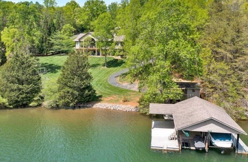 Huddleston House | Gorgeous Rental Home! Come Visit 'No Wake, No Worries'!
