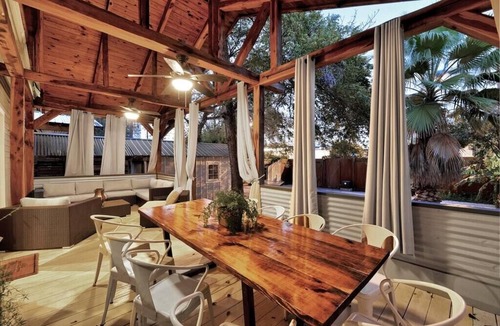 East Cesar Chavez House | GORGEOUS - SPACIOUS - BOUTIQUE - DOWNTOWN - Seiders East Historic House