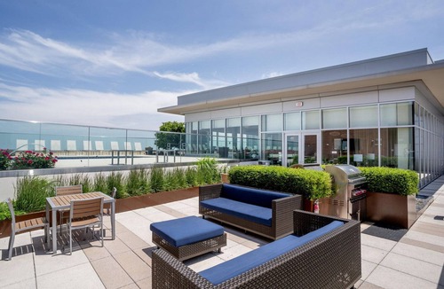 McLean Apartment | Gorgeous Tysons Corner 2BR w/Pool & Fire Pit, nr Mall, by Blueground