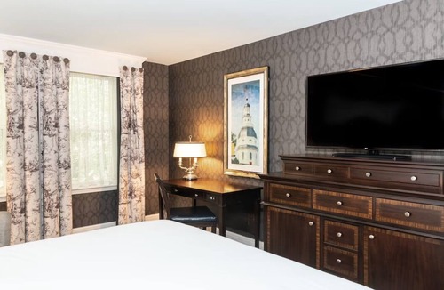 Historic District Hotel | Governor Calvert King | Historic Inns | 0.3 Mi to City Dock | Dogs Allowed