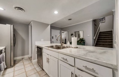 Grand Prairie Apartment | GP60A –World Cup Stay - 10 min to AT&T - Sleeps 8 - Free Parking