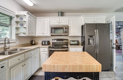Granbury Cottage | Granbury Cottage, Steps to Lake & Dock!