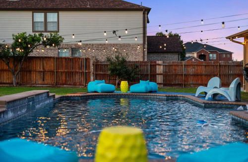 Morningside Meadows House | Grand 6BR 3BA Pool Escape Round Rock