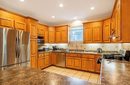 Greenville House | Grand Greenville Estate ~ walk to Furman & Swamp Rabbit Trail!