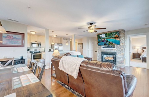 Banner Elk Condo | Grand Oaks RC4- Mountain Condo, Gated Resort, Indoor/Outdoor Pools & Hot Tub