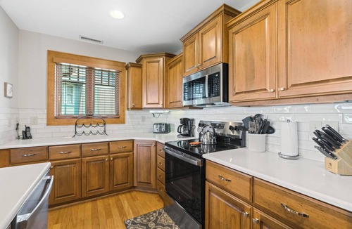 Banner Elk Condo | Grand Oaks RL6- Mountain Condo, Gated Resort, Indoor/Outdoor Pools & Hot Tub