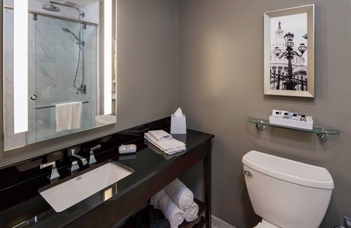 Capitol Hill Hotel | Great Accommodation in Washington | Minutes to Smithsonian American Art Museum