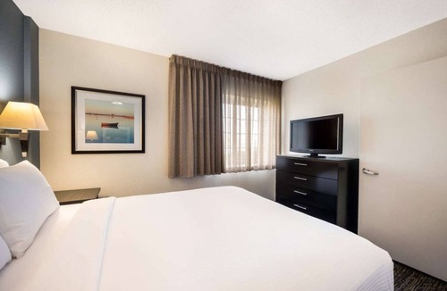 Plano Hotel | Great Deals! Pet-friendly Accommodation, Full Kitchen! Near The Shops at Legacy!