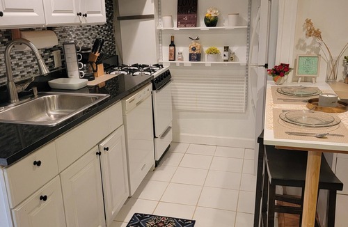 Del Ray House | Great Delray, Alexandria, One bed, bath, kitchen NOT share, big backyard, metro,