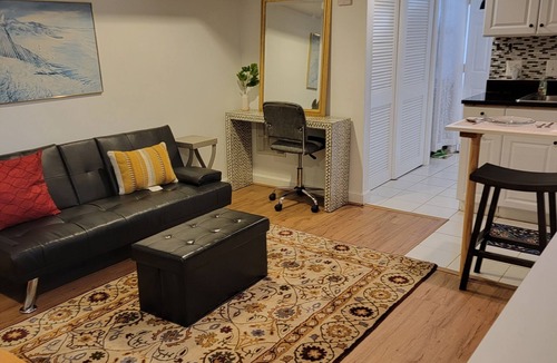 Del Ray House | Great Delray, Alexandria, One bed, bath, kitchen NOT share, big backyard, metro,