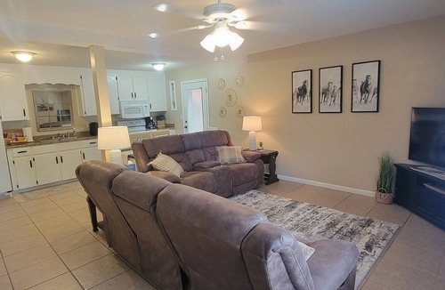 Dothan House | Great Dothan location near shopping and airport