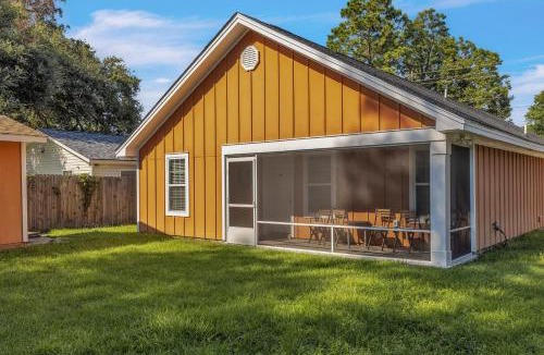 Garden City House | Great Downtown 4BR with 8 Beds and Foosball Fun