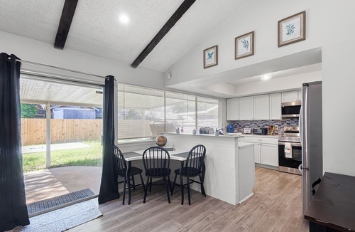 Babcock North House | Great for families with the basketball court.