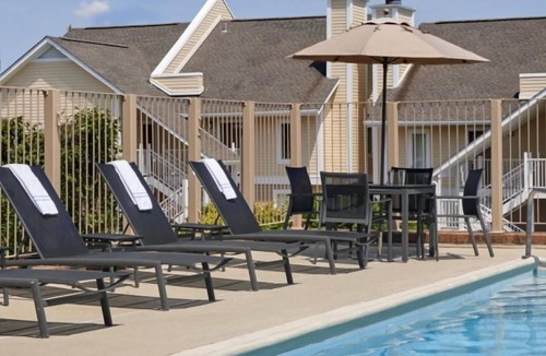 Crestline Heights House | Great for Groups! 4 Spacious Units, Kitchen, Pool, FREE Parking & Breakfast!